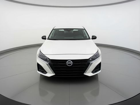 Used 2025 Nissan Altima 2.5 SV image 2