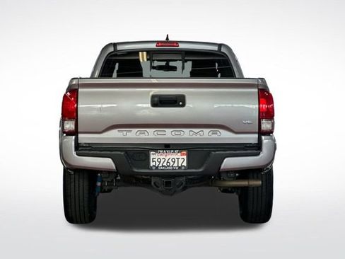 Used 2017 Toyota Tacoma TRD Sport image 5