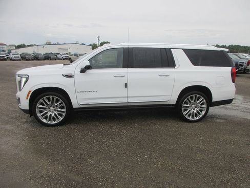 New 2026 GMC Yukon XL Denali w/ Denali Reserve Package AWD/4WD image 7