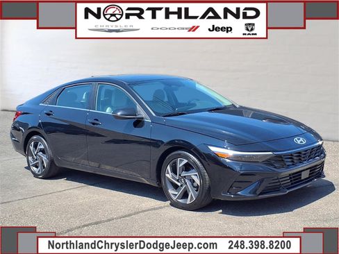 Used 2025 Hyundai Elantra Limited FWD image 1