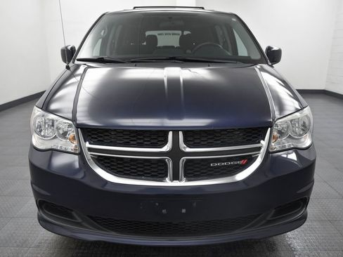 Used 2015 Dodge Grand Caravan SXT image 2