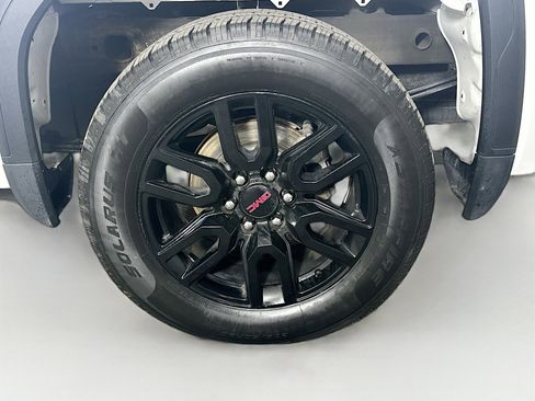 Used 2024 GMC Sierra 1500 Elevation image 11