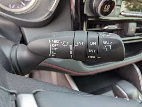 Used 2024 Toyota Highlander LE image 27