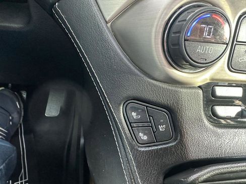 Used 2015 GMC Yukon Denali w/ Touring Package AWD/4WD image 17