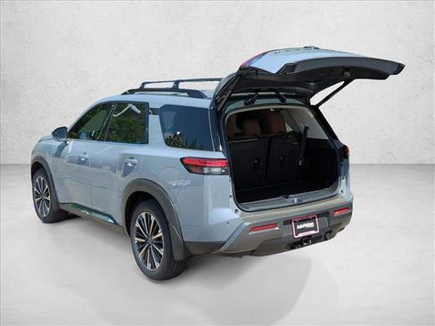 New 2026 Nissan Pathfinder Platinum FWD image 10