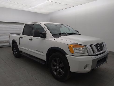 Used 2015 Nissan Titan SV w/ SV Value Truck Package RWD image 11