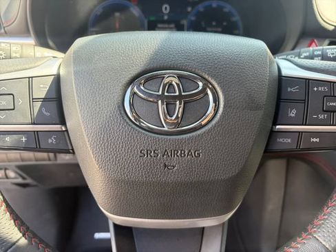 Used 2025 Toyota Sienna XSE FWD image 7