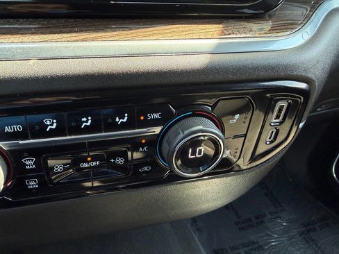 Used 2025 Chevrolet Silverado 2500 LT w/ Convenience Package image 35