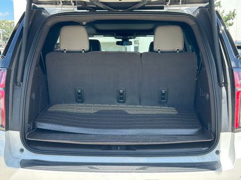 Used 2021 Chevrolet Tahoe LT w/ LT Signature Package RWD image 14