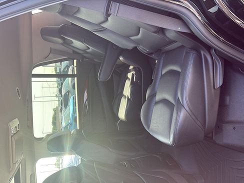 Used 2020 Cadillac Escalade Premium Luxury AWD/4WD image 15