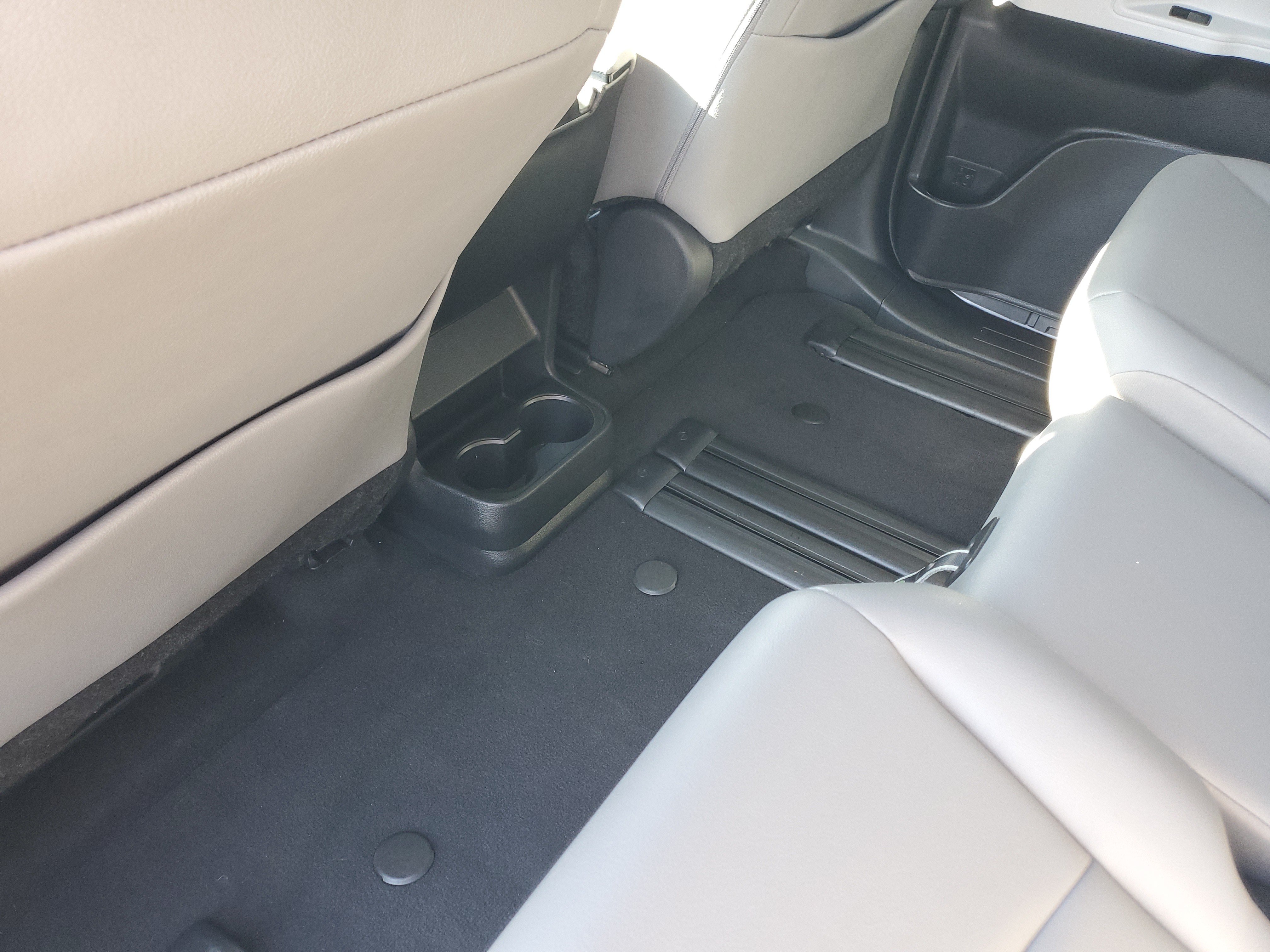 Certified 2026 Toyota Sienna XLE FWD image 13