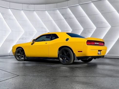 Used 2010 Dodge Challenger SRT8 w/ Special Edition Group RWD image 6