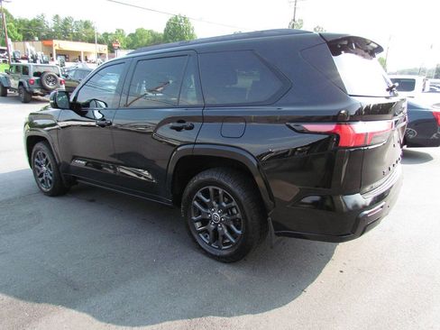 Used 2023 Toyota Sequoia Platinum AWD/4WD image 5