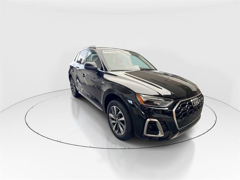 Certified 2025 Audi Q5 2.0T Premium Plus w/ Premium Plus Package image 2