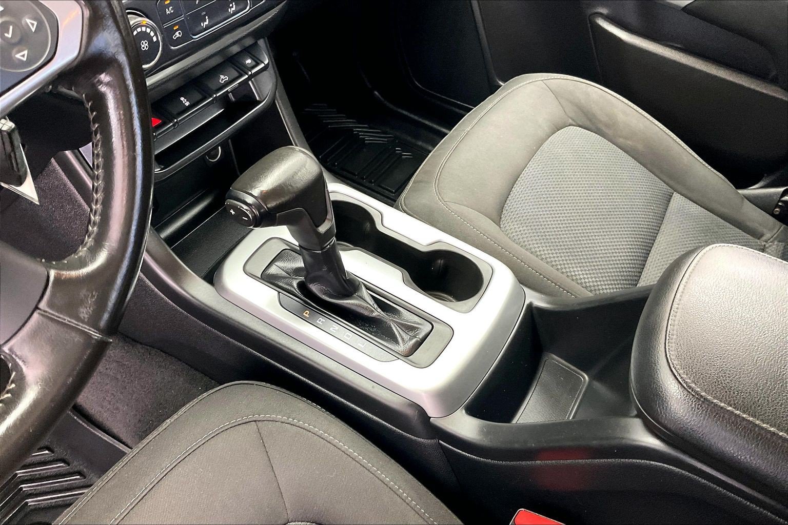 Used 2020 Chevrolet Colorado LT AWD/4WD image 16