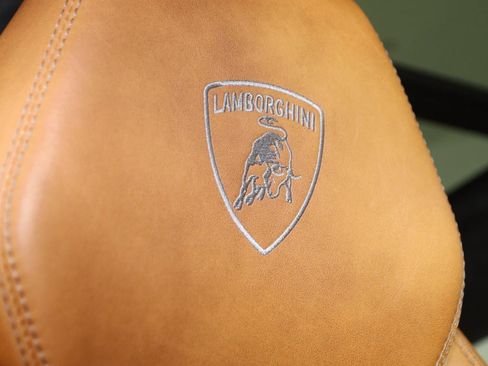 Used 2019 Lamborghini Urus image 16