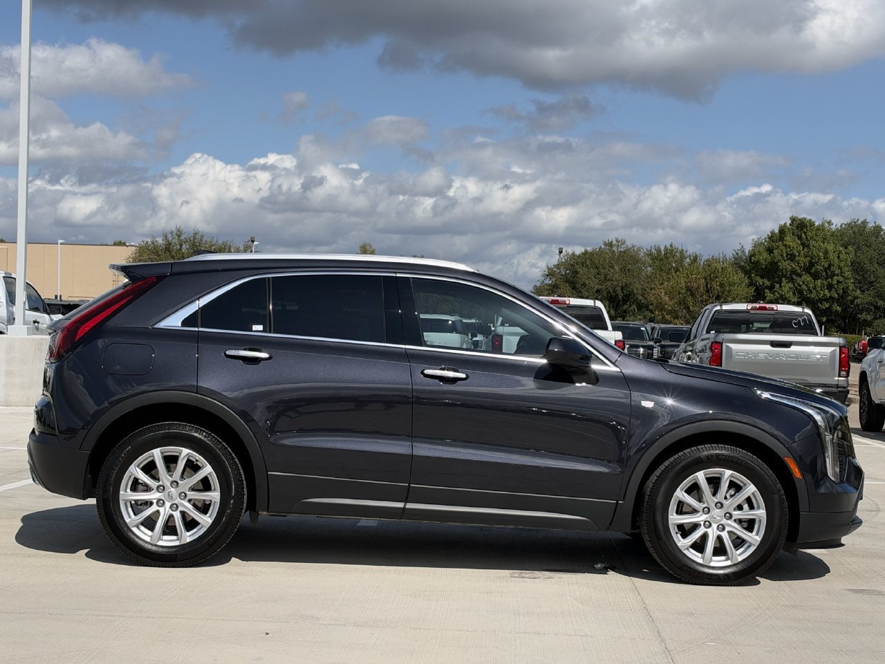 Certified 2023 Cadillac XT4 Luxury w/ Cold Weather Package FWD image 3