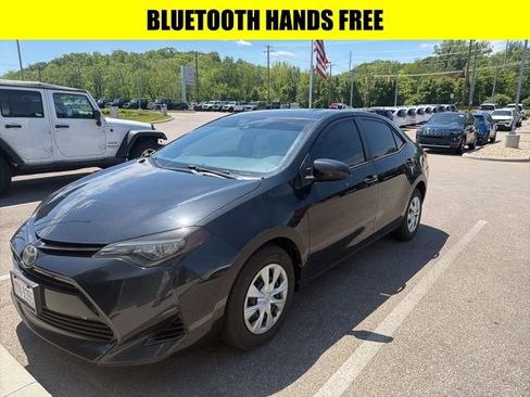 Used 2017 Toyota Corolla L w/ Carpet Mat Package (TMS) FWD image 2