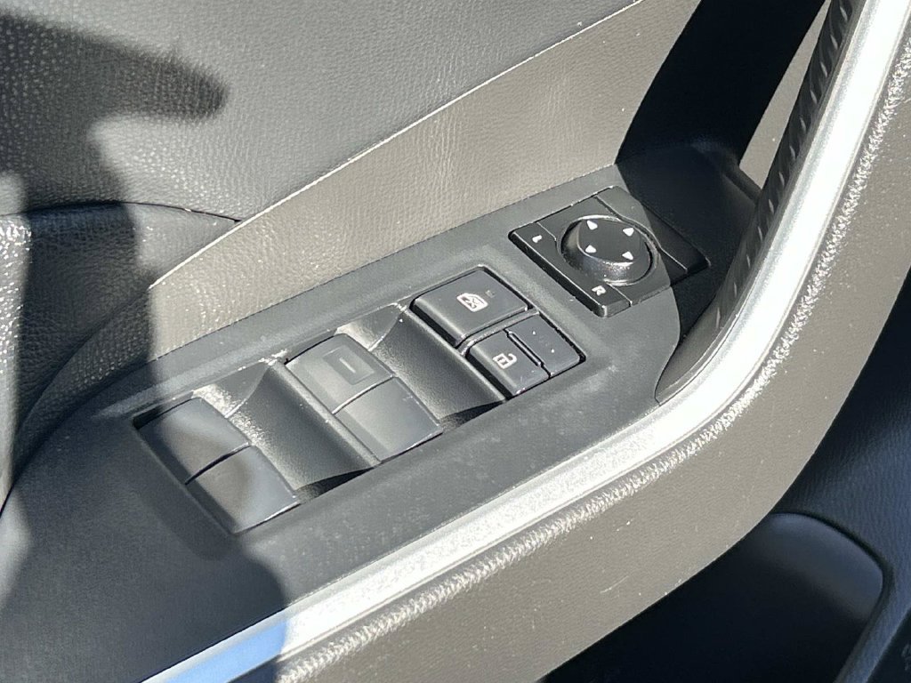 Used 2020 Toyota RAV4 LE FWD image 18