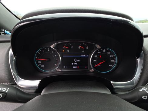 Used 2023 Chevrolet Traverse LT image 9