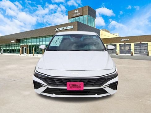 Certified 2026 Hyundai Elantra SE FWD image 2