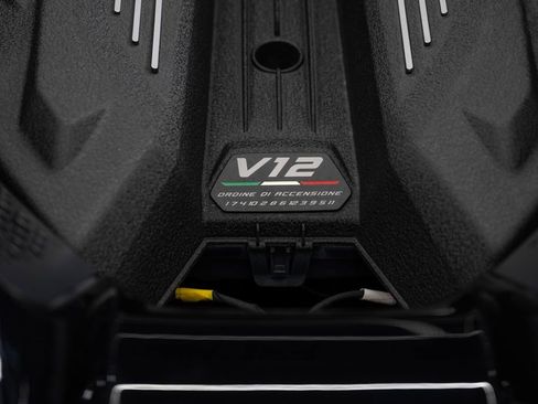 Used 2025 Lamborghini Revuelto AWD/4WD image 39