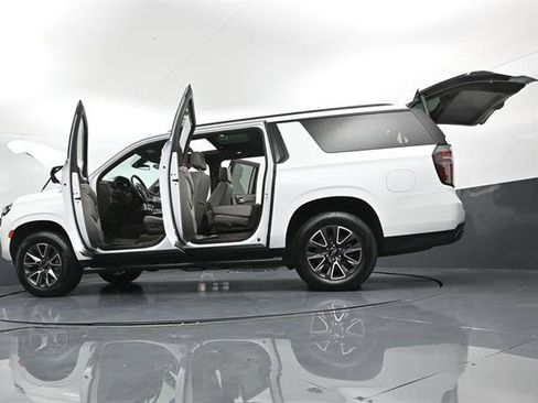 Used 2022 Chevrolet Suburban Z71 w/ Luxury Package AWD/4WD image 56