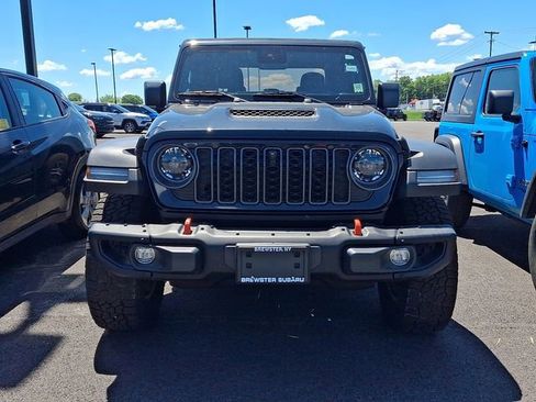 Used 2024 Jeep Gladiator Mojave w/ Technology Group AWD/4WD image 2