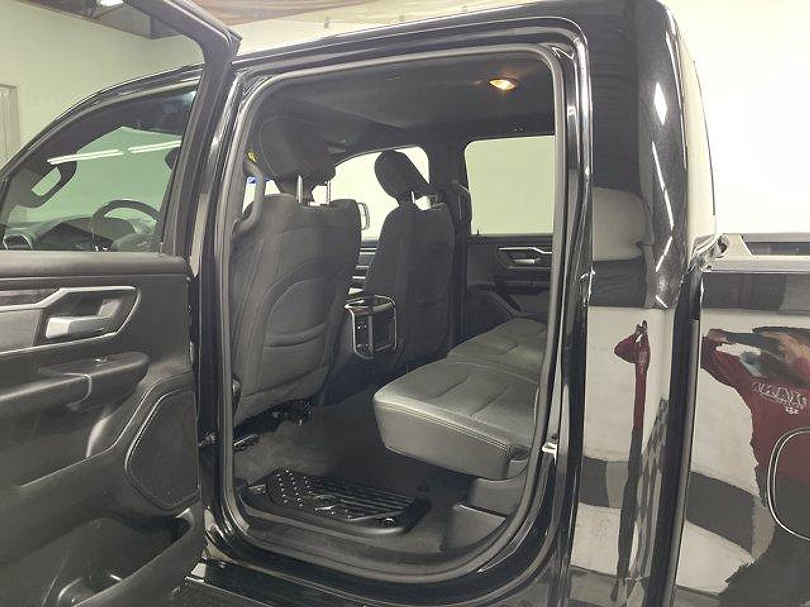Used 2022 RAM 1500 Big Horn AWD/4WD image 10