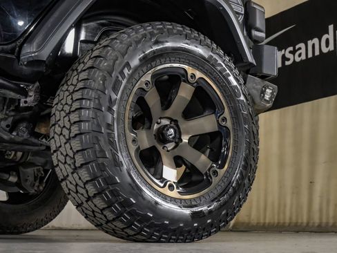 Used 2018 Jeep Wrangler Unlimited Rubicon w/ Dual Top Group image 52