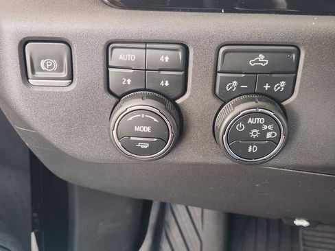 Used 2023 Chevrolet Silverado 1500 LT Trail Boss AWD/4WD image 19