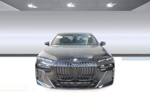 Used 2026 BMW 750e xDrive AWD/4WD image 6