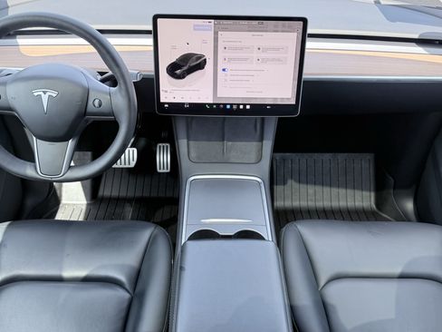 Used 2024 Tesla Model Y Performance AWD/4WD image 2