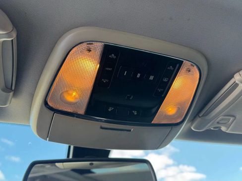 Used 2017 Chrysler 300 C image 27