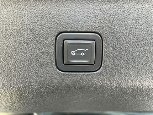 Used 2023 Chevrolet Suburban LT w/ LT Signature Package AWD/4WD image 9