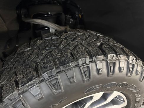 Certified 2021 GMC Sierra 1500 AT4 w/ AT4 Premium Package AWD/4WD image 12