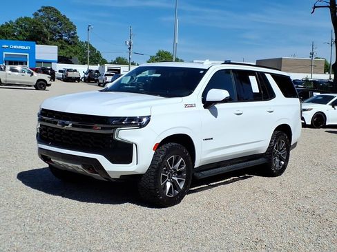 Used 2022 Chevrolet Tahoe Z71 w/ Luxury Package AWD/4WD image 3