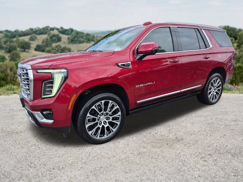 Used 2026 GMC Yukon Denali w/ Denali Reserve Package AWD/4WD image 3