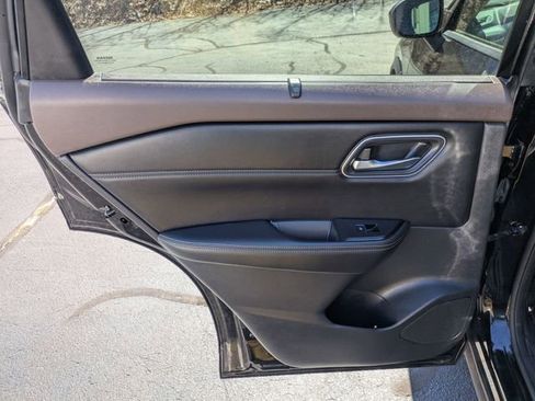 Used 2021 Nissan Rogue SL AWD/4WD image 28