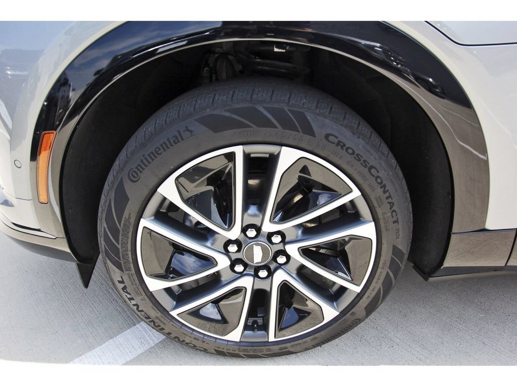 Certified 2025 Cadillac Optiq Sport 2 AWD/4WD image 30
