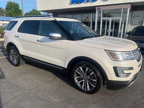 Used 2016 Ford Explorer Platinum AWD/4WD image 4