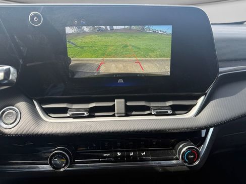 Used 2025 Chevrolet Equinox LT FWD image 20