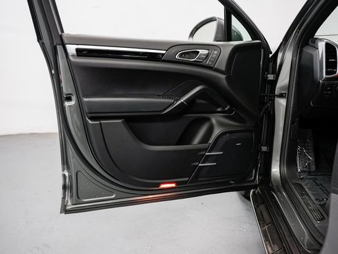 Used 2015 Porsche Cayenne Diesel AWD/4WD image 20
