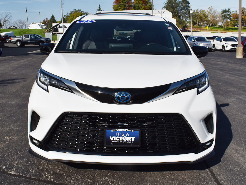 Used 2023 Toyota Sienna XSE w/ XSE Plus Package AWD/4WD image 30