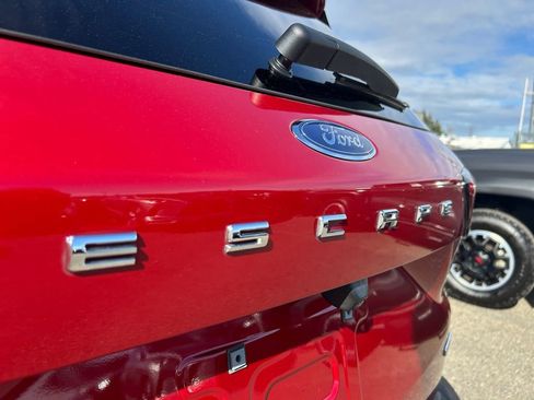 Used 2025 Ford Escape Platinum w/ Premium Technology Package AWD/4WD image 34