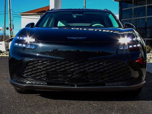 Used 2025 Genesis GV60 Advanced image 2