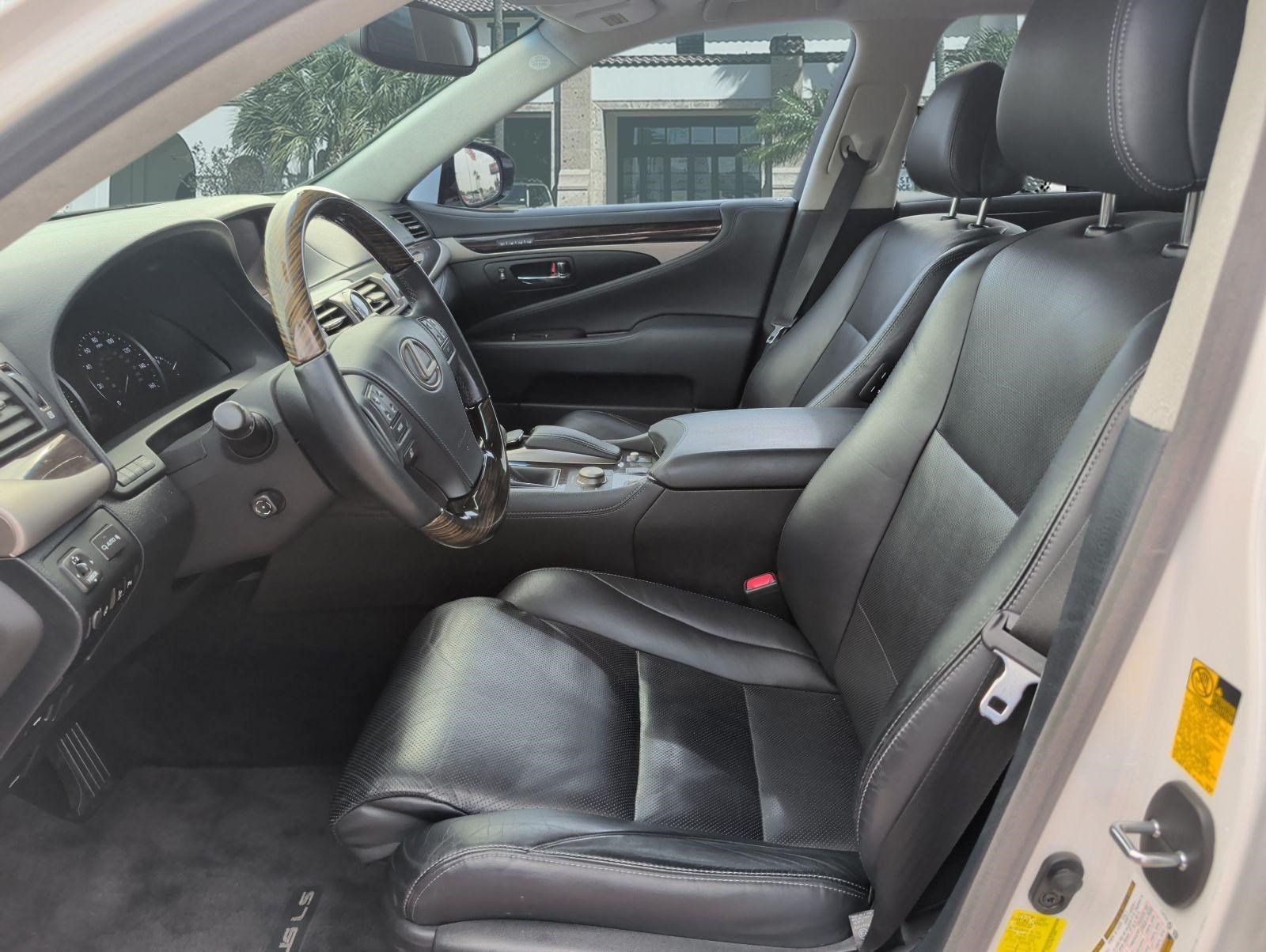 Used 2013 Lexus LS 460 w/ Comfort Pkg RWD image 11