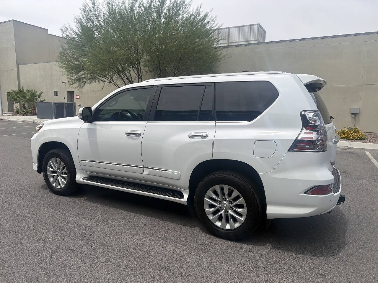 Used 2017 Lexus GX 460 Premium AWD/4WD image 5