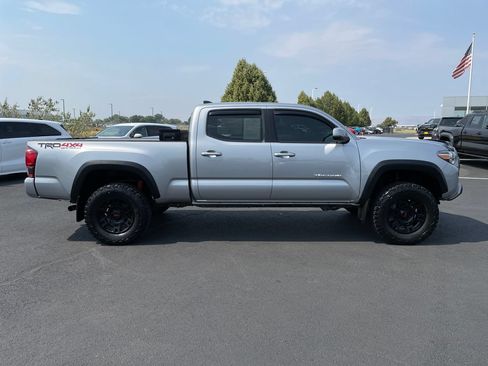 Certified 2019 Toyota Tacoma TRD Off-Road w/ TRD Premium Off Road Package AWD/4WD image 2