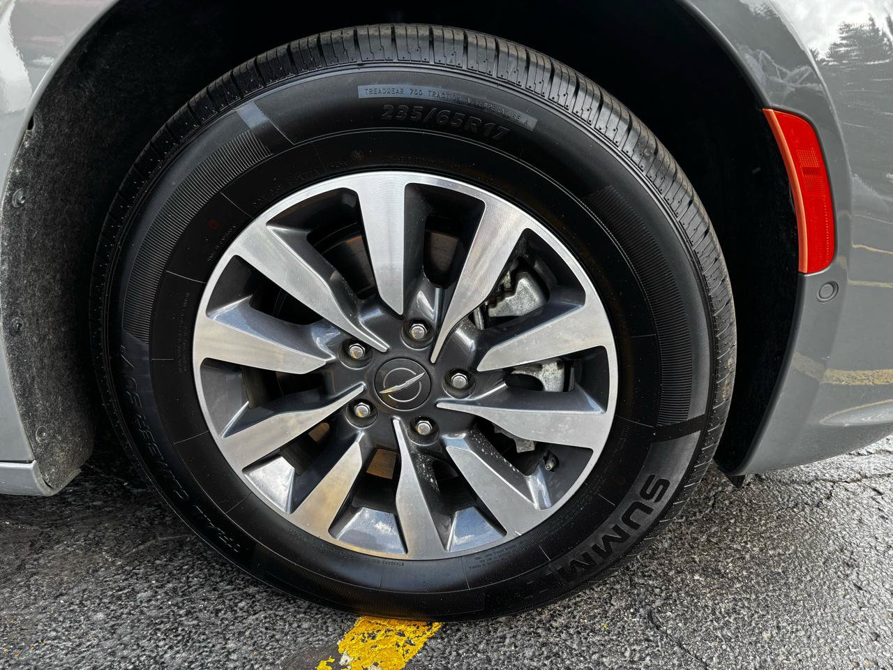 Used 2022 Chrysler Pacifica Touring-L w/ Uconnect Theater Family Group FWD image 10